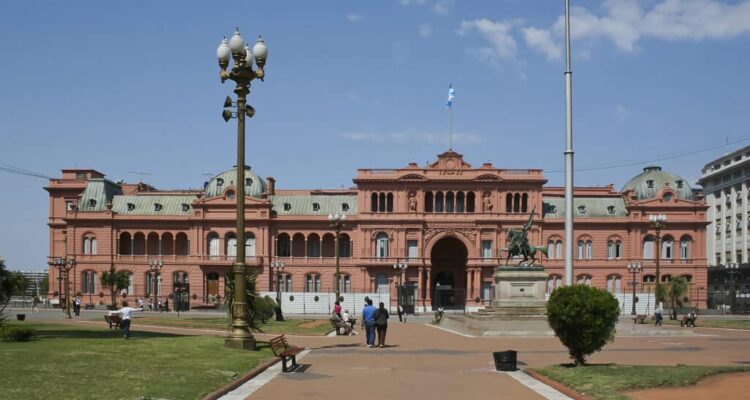 Argentina prepara reforma a Ley de Migraciones para restringir acceso a residencia permanente 1 Argentina