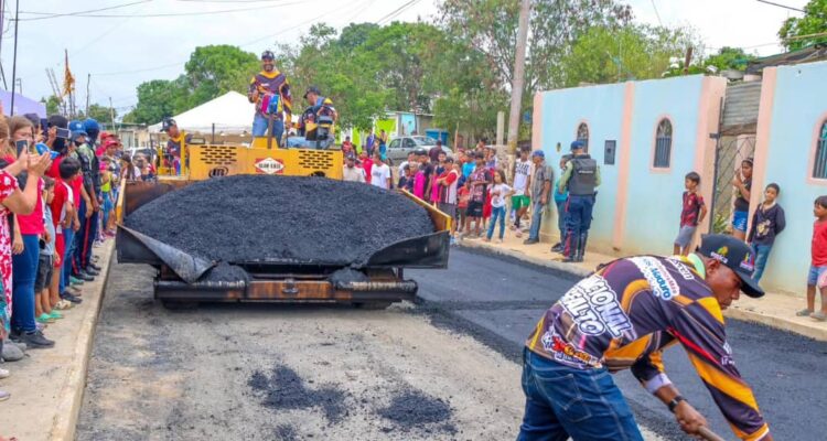 Presidente Nicolás Maduro aprobó «más de 205 millones de euros para el Plan nacional de asfaltado y vialidad» 1 Asfaltado Maduro