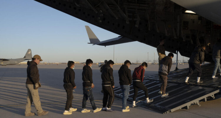 Brasil reclamó a EE. UU. por «tratamiento denigrante» a 88 brasileños deportados 1 Brasil inmigrantes