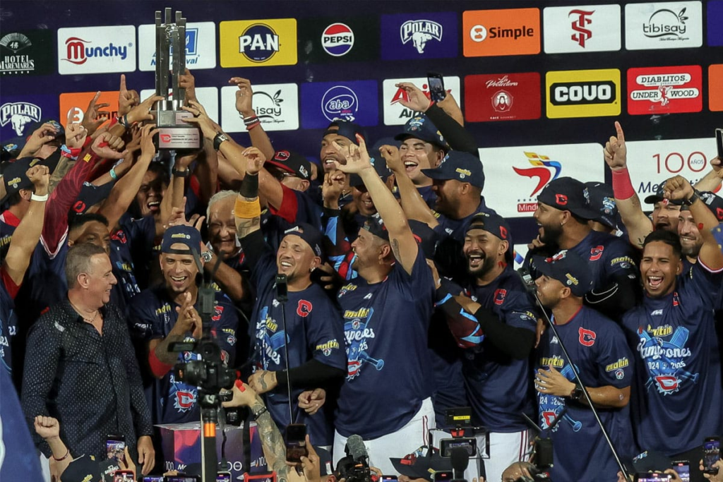 Cardenales apaleó a Bravos y logró su séptimo título en Venezuela 2 Cardenales de Lara