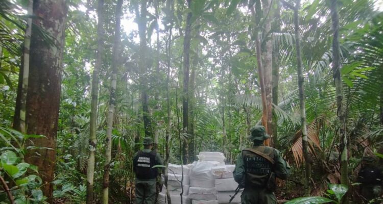 Sistema Defensivo Territorial incauto más de 5 mil kilogramos de droga al sur de Venezuela 1 IMG 20250103 WA0038