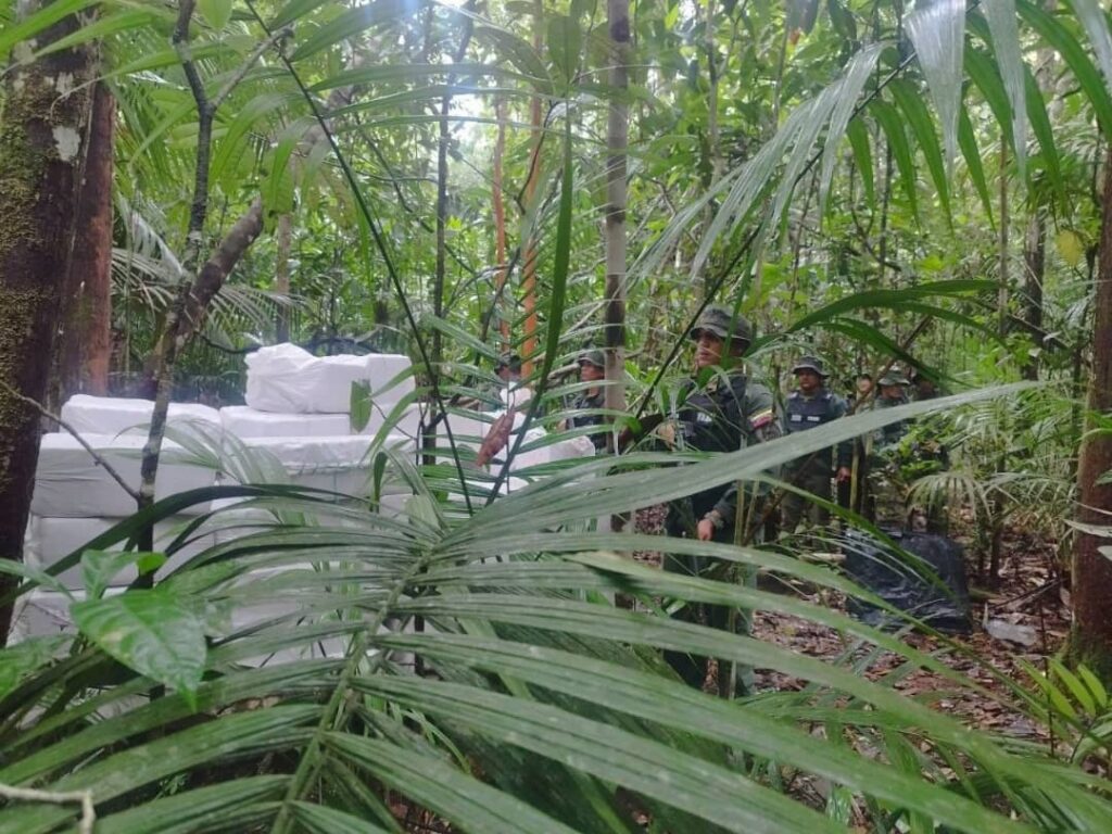 Sistema Defensivo Territorial incauto más de 5 mil kilogramos de droga al sur de Venezuela 2 IMG 20250103 WA0039