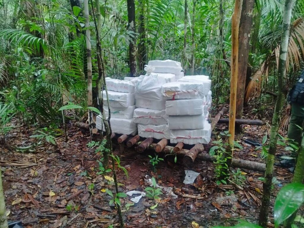 Sistema Defensivo Territorial incauto más de 5 mil kilogramos de droga al sur de Venezuela 4 IMG 20250103 WA0041