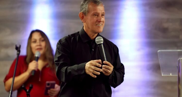 Pastor grababa a mujeres migrantes en el baño de su iglesia en Estados Unidos 1 Pastor