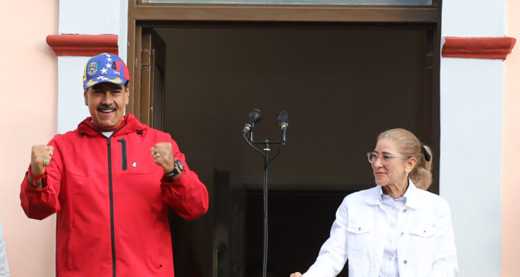 Presidente Maduro pidió renovación y nuevos liderazgos en candidaturas 1 Flores