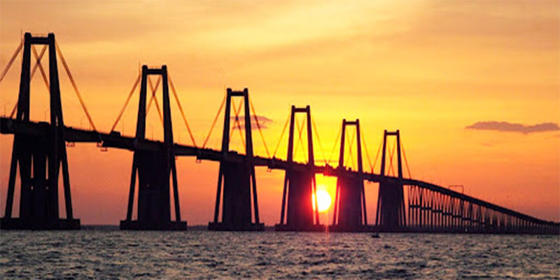 PUENTE SOBRE EL LAGO
