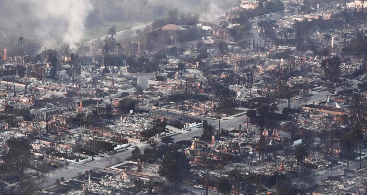 Diez muertos y más de 10.000 estructuras en cenizas por incendios activos de Los Ángeles 1 QNDHEXY45ZBNRBMZYTEDLKNV7Q