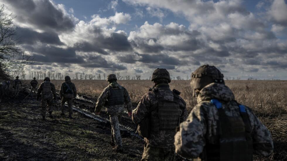 Rusia atacó aeródromos militares y depósitos de armas en Ucrania 2 Ucrania desertores