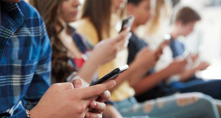 Unesco: Aumentan los países que prohíben el móvil en la escuela 1 Movil