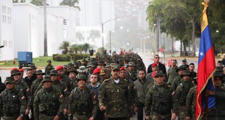 FANB se desplegó en todo el territorio nacional a través de los ejercicios militares de Escudo Bolivariano 2025 1 Venezuela inicia primer Ejercicio Popular Militar y Policial Escudo Bolivariano 2025. AVN