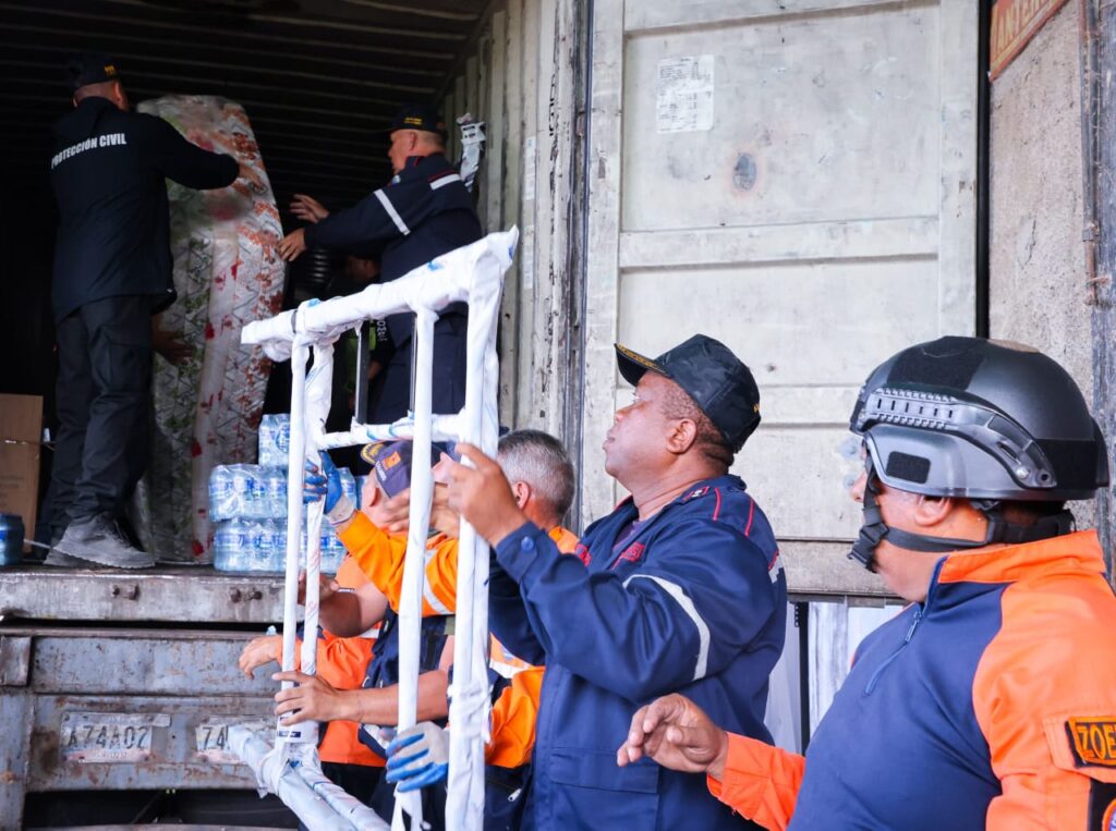Gobierno Bolivariano envía ayuda humanitaria a desplazados en el estado Zulia 2 WhatsApp Image 2025 01 21 at 5.05.16 PM