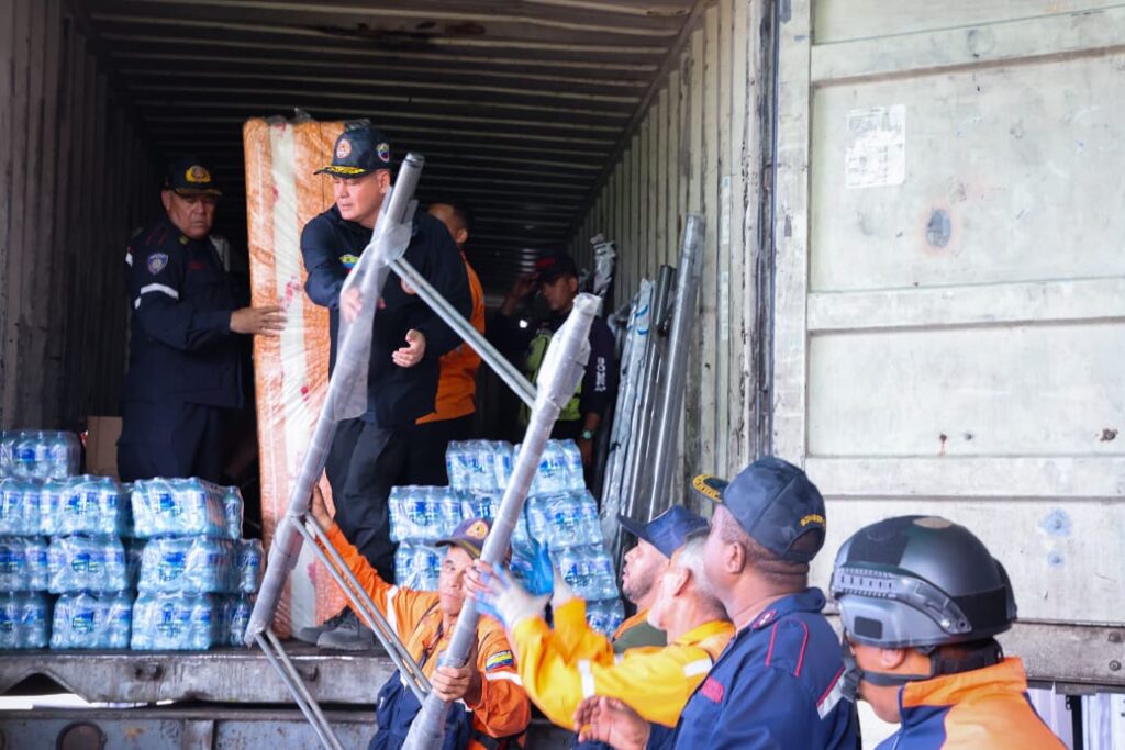 Gobierno Bolivariano envía ayuda humanitaria a desplazados en el estado Zulia 4 WhatsApp Image 2025 01 21 at 5.05.17 PM 1
