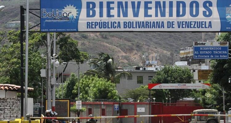 Venezuela cerró sus fronteras y restringe los vuelos comerciales con Colombia desde el #10Ene hasta el #13Ene 1 a15b