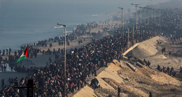 Miles de palestinos comenzaron a regresar al norte de Gaza 1 Gaza