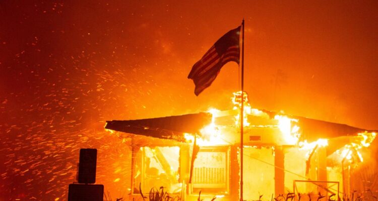 Dos muertos en uno de los incendios en Los Ángeles 1 Incendio
