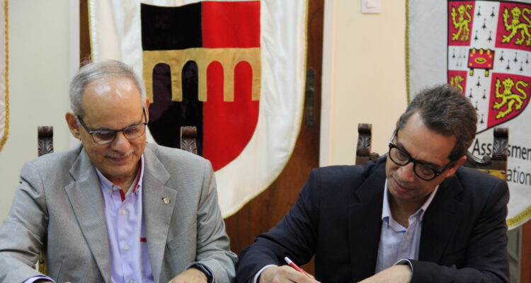 Universidad Monteávila y Colegio Los Arcos firmaron convenio para el bienestar de sus comunidades educativas 1 Convenio