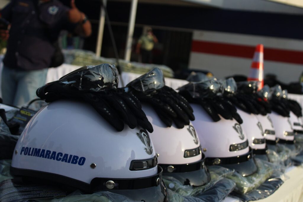 Funcionario de Polimaracaibo recibieron dotación especial de equipos 2 PHOTO 2025 02 27 11 37 25