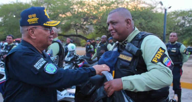 Funcionario de Polimaracaibo recibieron dotación especial de equipos 1 Polimaracaibo
