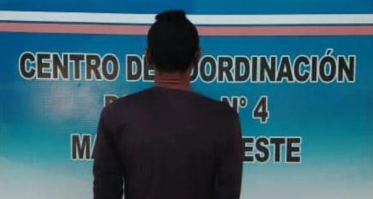 Se masturbo delante de una niña