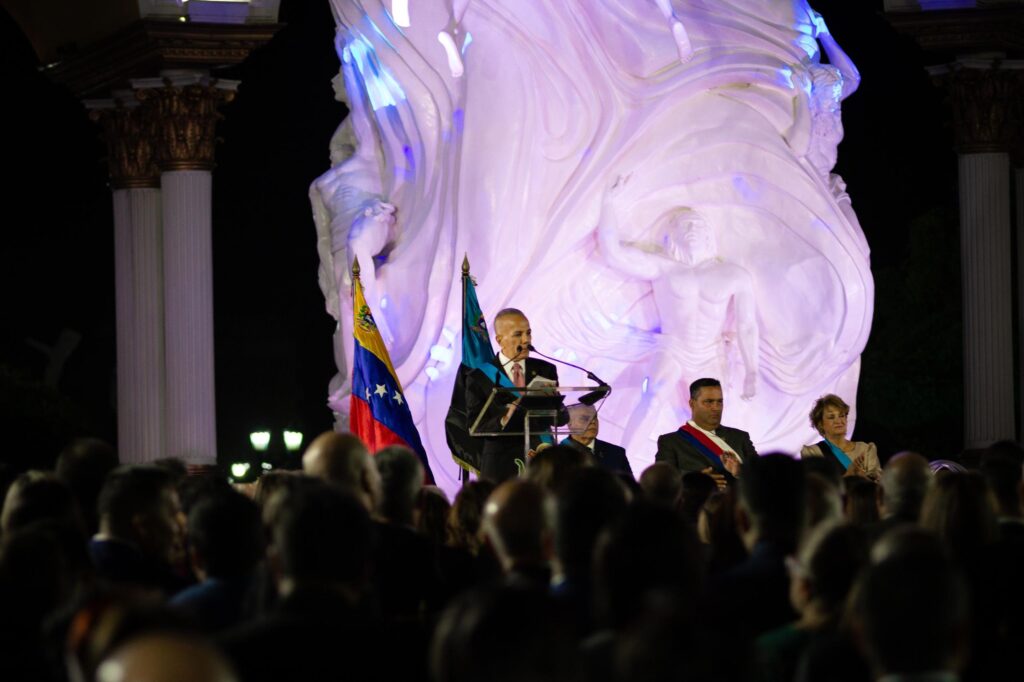 Gobernador Rosales celebró la Zulianidad con imponente acto en el Monumento de la Virgen 3 WhatsApp Image 2025 02 03 at 8.39.42 AM