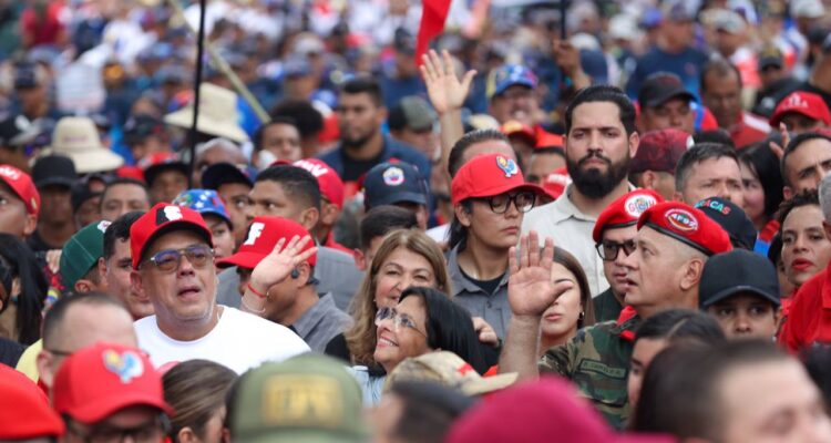 La vicepresidenta Delcy Rodriguez participó en la Gran Movilización en conmemoración de los 33 años de la Rebelión Cívico-Militar del 4F 1 WhatsApp Image 2025 02 04 at 5.58.44 PM 1
