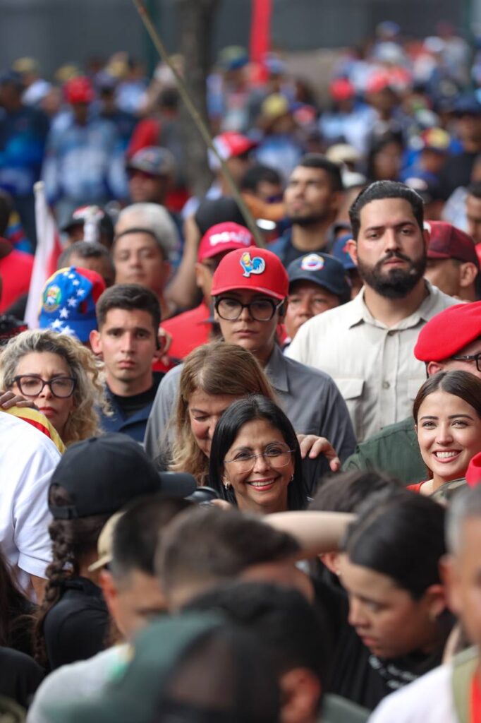 La vicepresidenta Delcy Rodriguez participó en la Gran Movilización en conmemoración de los 33 años de la Rebelión Cívico-Militar del 4F 4 WhatsApp Image 2025 02 04 at 5.58.45 PM 1