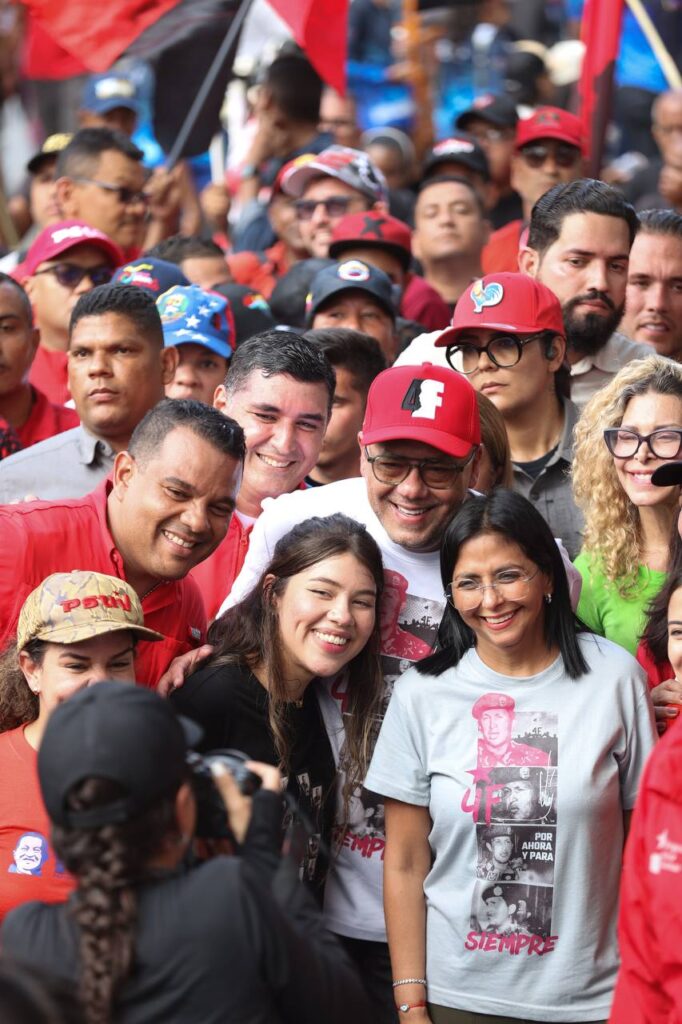 La vicepresidenta Delcy Rodriguez participó en la Gran Movilización en conmemoración de los 33 años de la Rebelión Cívico-Militar del 4F 3 WhatsApp Image 2025 02 04 at 5.58.45 PM