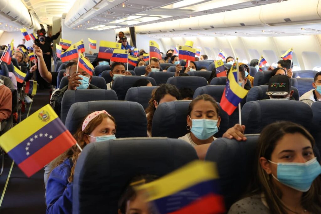 Más de 200 connacionales arribaron a Venezuela desde México 3 WhatsApp Image 2025 02 24 at 3.18.38 PM