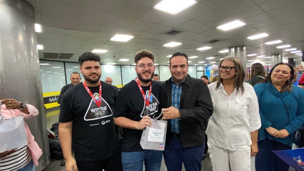 Delegaciones del Team Ka’i y Team Audaces de Robótica e Inteligencia Artificial llegaron de Italia con dos importantes triunfos 2 WhatsApp Image 2025 02 27 at 1.48.38 PM