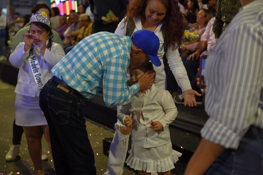 El Carnaval comenzó en el Zulia desbordando de alegría la avenida 5 de Julio 6 IMG 20250303 WA0100
