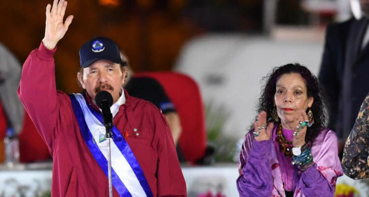 Ortega y su esposa Rosario Murillo