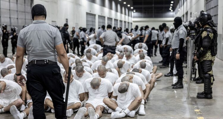 Venezolanos detenidos en El Salvador