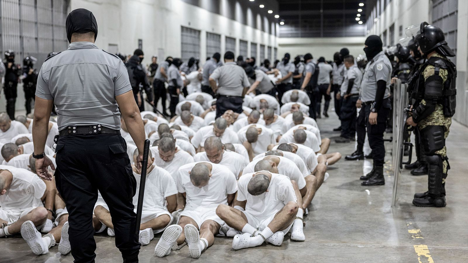 Venezolanos detenidos en El Salvador