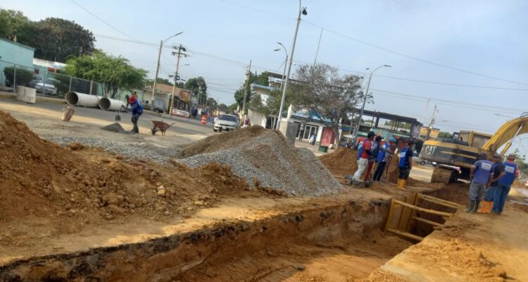 Casi 159 mil habitantes se beneficiarán con la reparación del colector en el barrio Guaicaipuro de Maracaibo 1 Colector