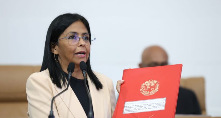 Delcy Rodríguez presentó decreto de Emergencia Económica en la AN 1 Delcy