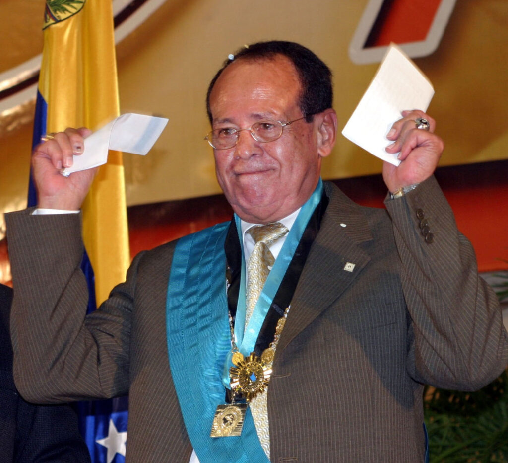 LUIS APARICIO MONTIEL 2 R