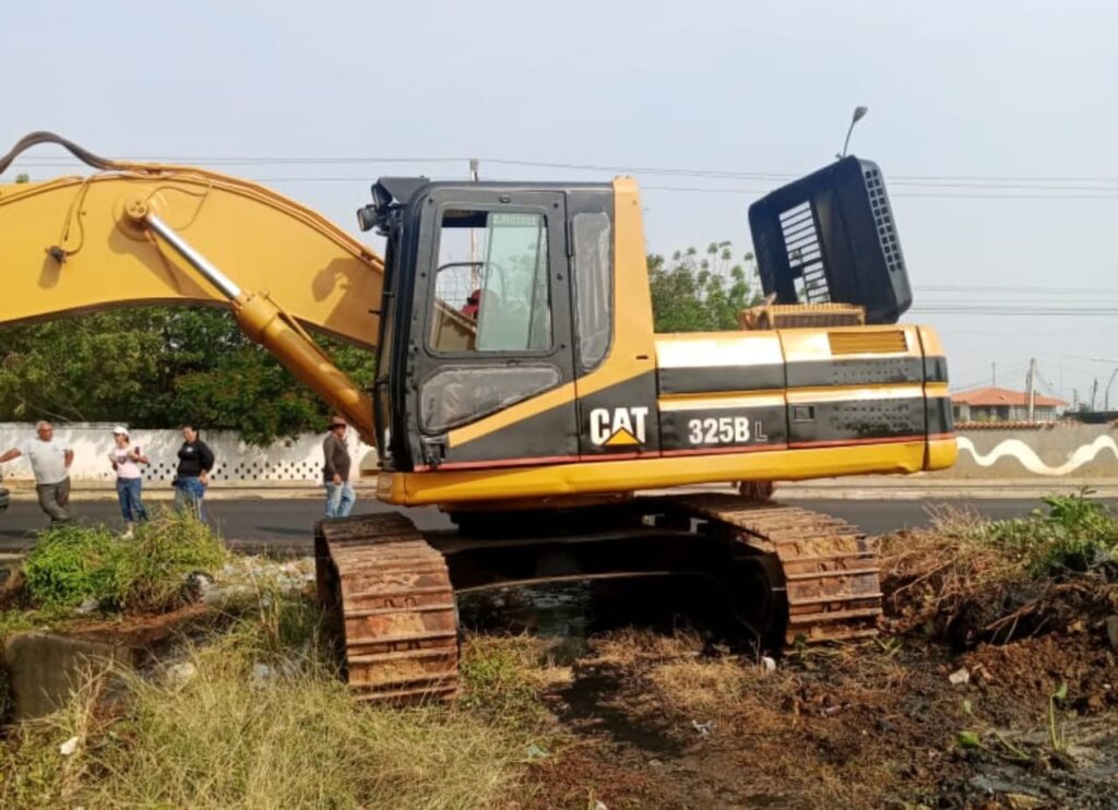 Instituto de Ambiente encabezó operativo de saneamiento en la cañada de Caminos de la Lagunita en Maracaibo 4 WhatsApp Image 2025 04 02 at 1.45.10 PM 3