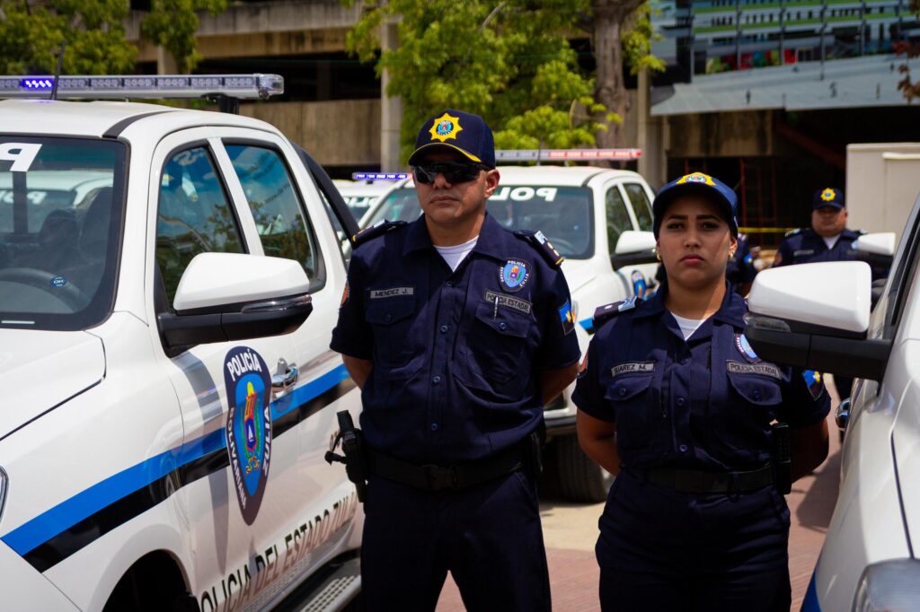 Gobernador Rosales entregó 30 nuevas patrullas para reforzar la seguridad en el Zulia 3 WhatsApp Image 2025 04 11 at 11.00.26 AM