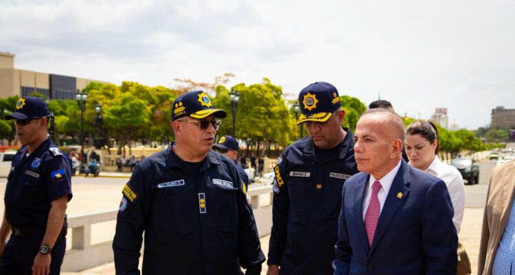 Gobernador Rosales entregó 30 nuevas patrullas para reforzar la seguridad en el Zulia 1 Rosales
