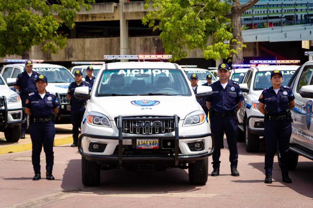 Gobernador Rosales entregó 30 nuevas patrullas para reforzar la seguridad en el Zulia 6 WhatsApp Image 2025 04 11 at 11.00.33 AM