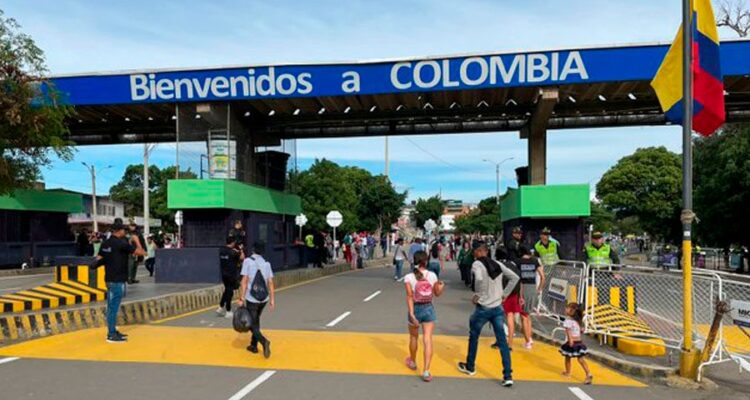 1.200 venezolanos salen a mes del país a través de la frontera con Colombia