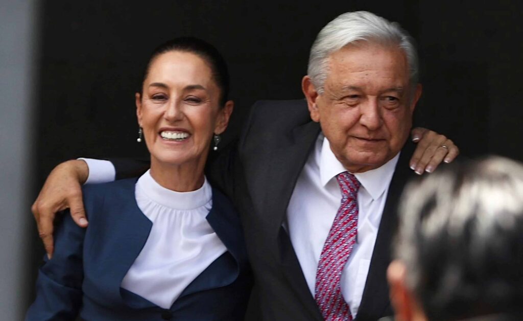 La presidenta de México consigue un inédito 85% de popularidad aunque aun tiene mucha tarea pendiente 3 tras elecciones lopez obrador recibe a sheinbaum en palacio nacional