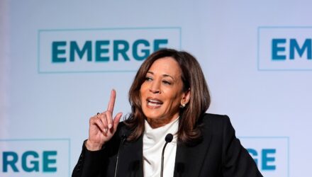 AP Kamala Harris reaparece