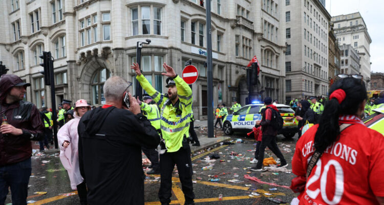 Atropello a fanaticos de Liverpool