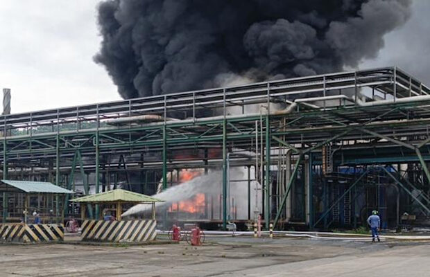 Declaran en emergencia a la mayor refineria de Ecuador tras incendio en sus instalaciones