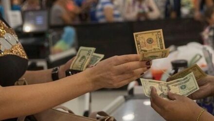 Dolares