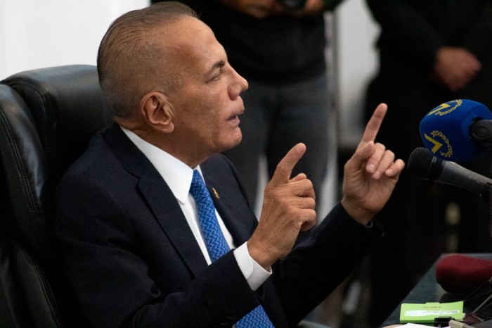Rosales se mantendra en la politica