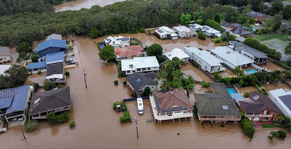 tres muertos y un desaparecido por las inundaciones en australia con miles de afectados