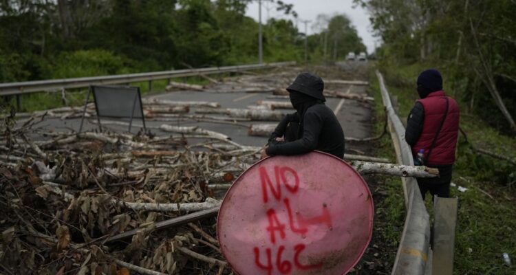 Bananero bloquean calles en Panama