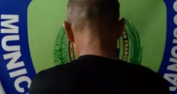 Golpeo a su padre